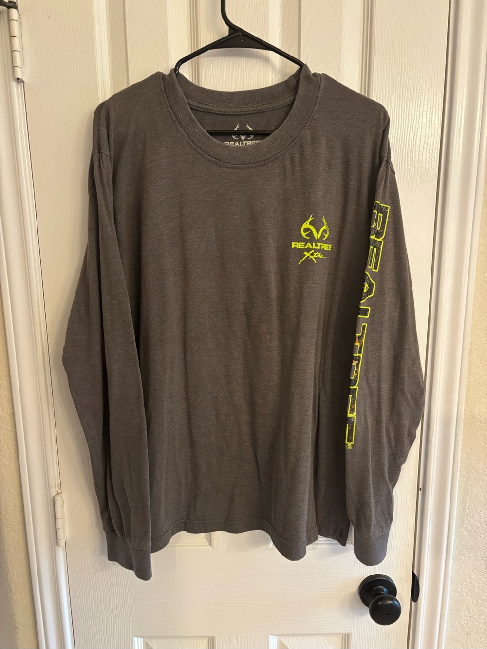 Realtree Xtra Long Sleeve T Shirt Mens XL Gray Neon Logo Graphic hunting outdoor